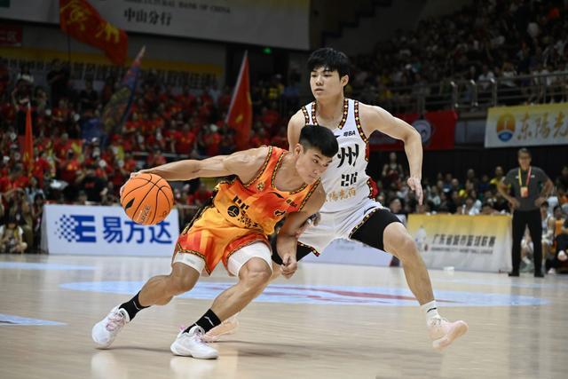 最高可签4年1.32亿！哈特回应续约谈判暂停：我没有太大压力