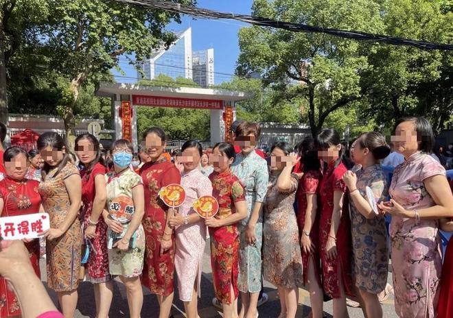 阿莫林执教米兰8月倒戈曼联，或为拉爵省千万！曼联锁定1.3亿收入