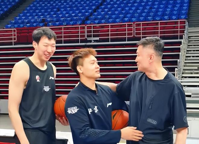 与杜锋水火不容?男篮强力中锋下家曝光,广东队惨遭重大打击!
