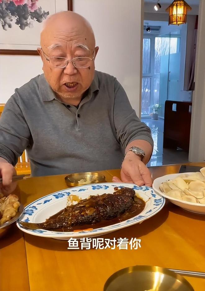 队友宣,纳萨里奥晒聚餐照告别姆布拉