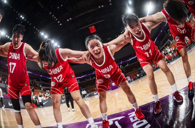 ESPN专家：詹姆斯大概率离开湖人 要腾5000万空间需放弃多人