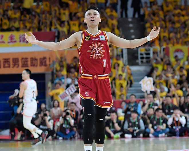 43号球衣敲定,北京男篮官宣签下林迪·沃特斯三世