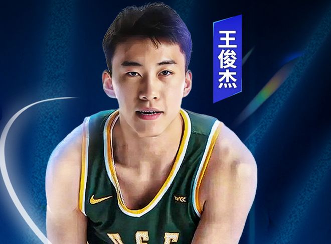 坐高铁遇到一位特别爱干净的阿姨,旁边人本来没在意,看到她这一举动,大家都没忍住多了看两眼