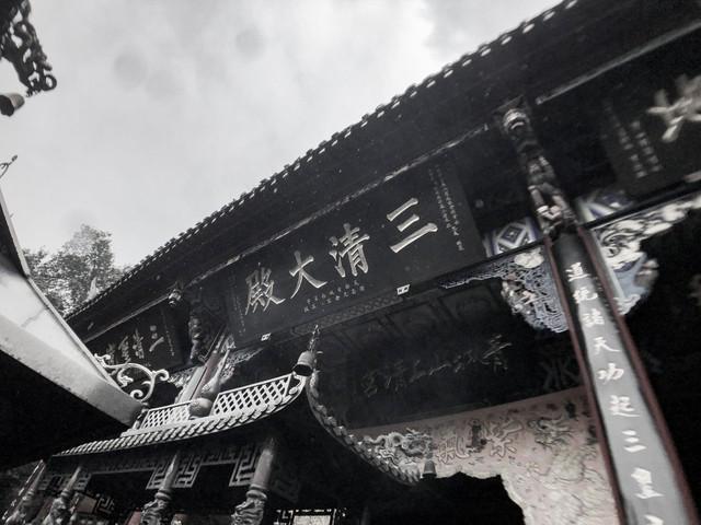 派系拉扯拆台团结大局，卢秀燕参选搅动党内格局，郑丽文深陷尴尬困局