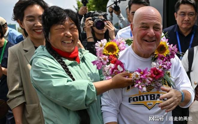 山东男篮战术转变，签8+5外援中锋主守，得分小外援定上限，考验邱彪眼光