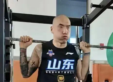 42岁台湾女星官宣怀第六胎,前五胎全靠试管,第六胎全家都没想到
