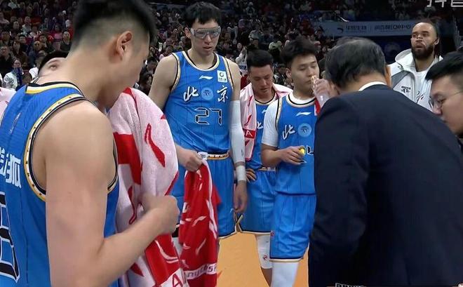 CBA猛料！中国男篮三人离队，广东报价2米18大中锋，广厦签下8+7蓝领大外援