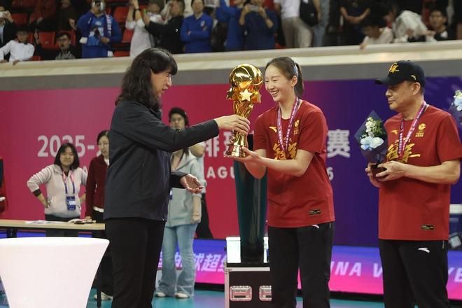 CBA赛季结束,五大奖项花落谁家,许昕、贺希宁同时冲击两奖项