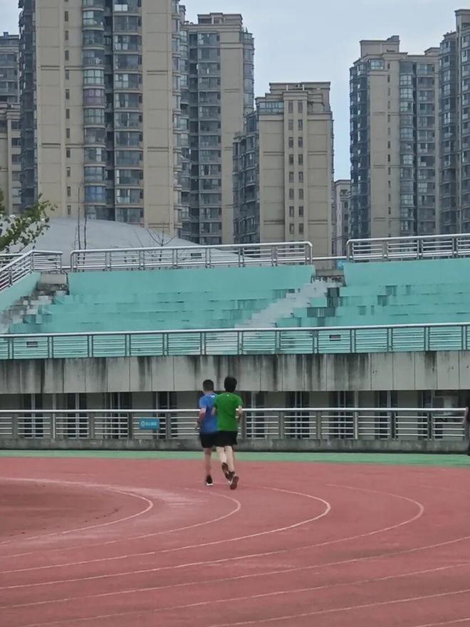 2年4000万！波尔津吉斯降薪续约勇士 过去3季仅出场116场